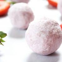 Strawberries-and-Cream-Fat-Bombs