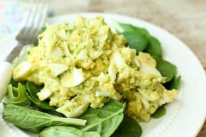 avocado egg salad with spinach