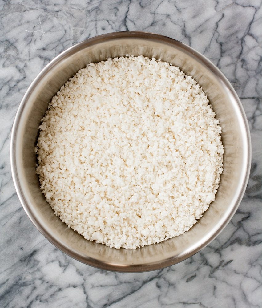 cauliflower-rice-in-stainless-steel-bowl-on-marble-board