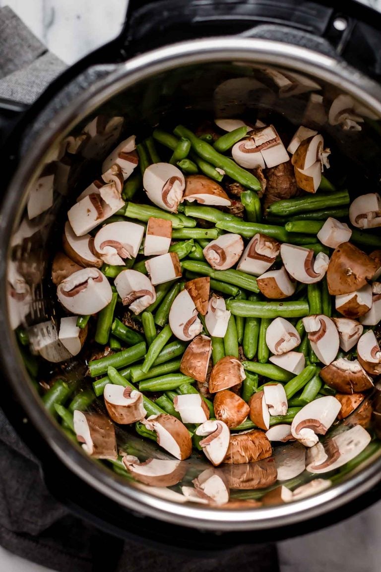browned angus beef meat stew with chopped mushrooms and green beans