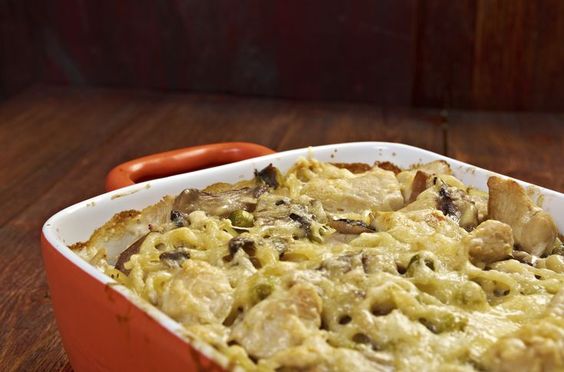 low-carb turkey or chicken tetrazzini in a red casserole dish