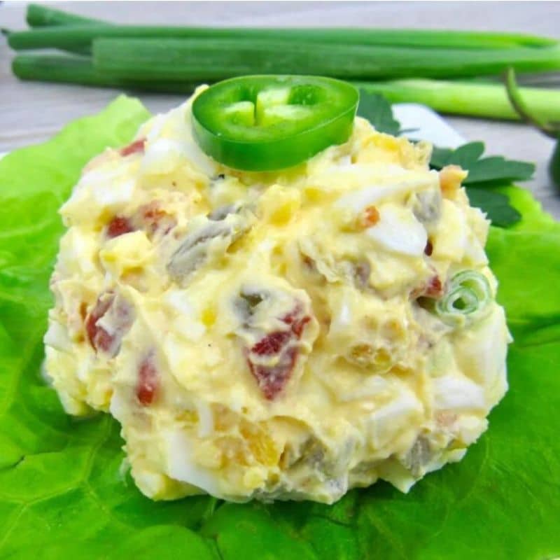 jalapeño-popper-egg-salad-on-lettuce