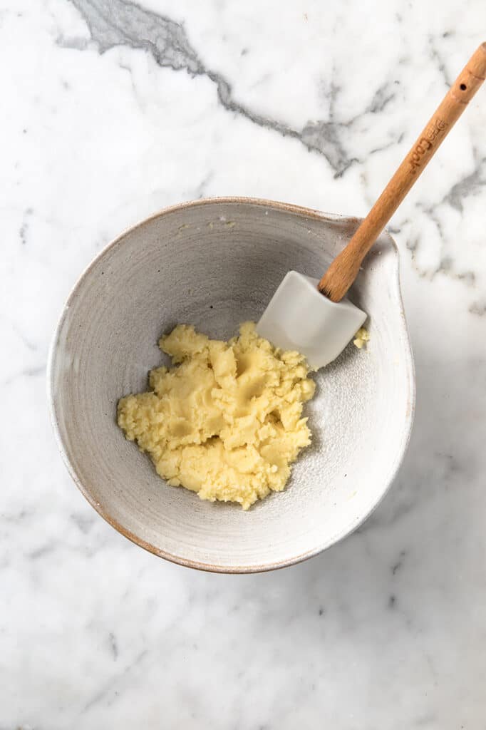 butter, powdered sweetener and vanilla extract mixture in a large mixing bowl