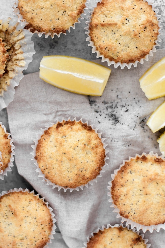 overhead-shot-keto-lemon-poppy-seed-muffins-and-lemon-wedges