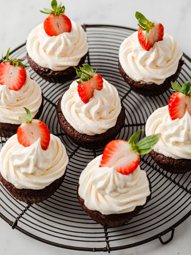 Low-Carb Chocolate Strawberry Cupcakes