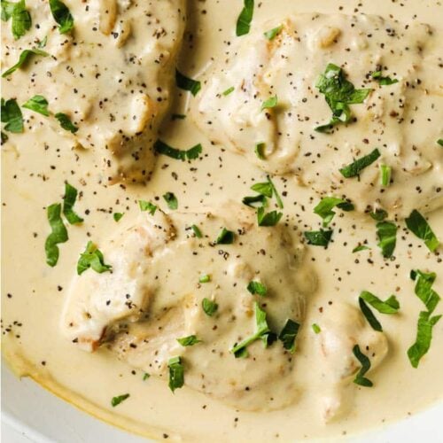 A pan of creamy garlic chicken.