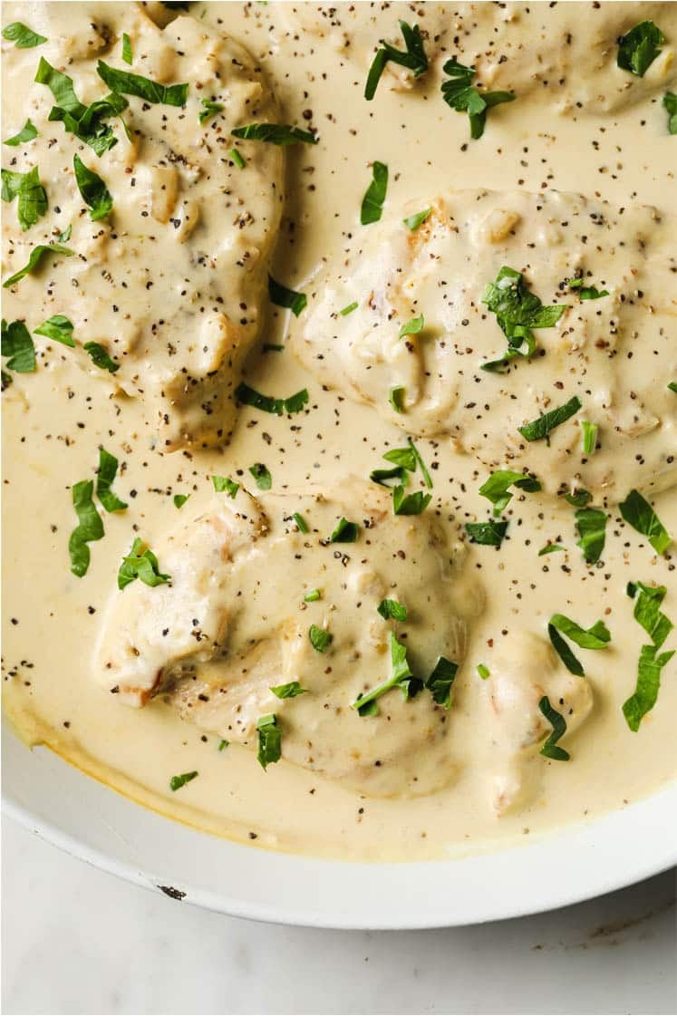 A pan of creamy garlic chicken.