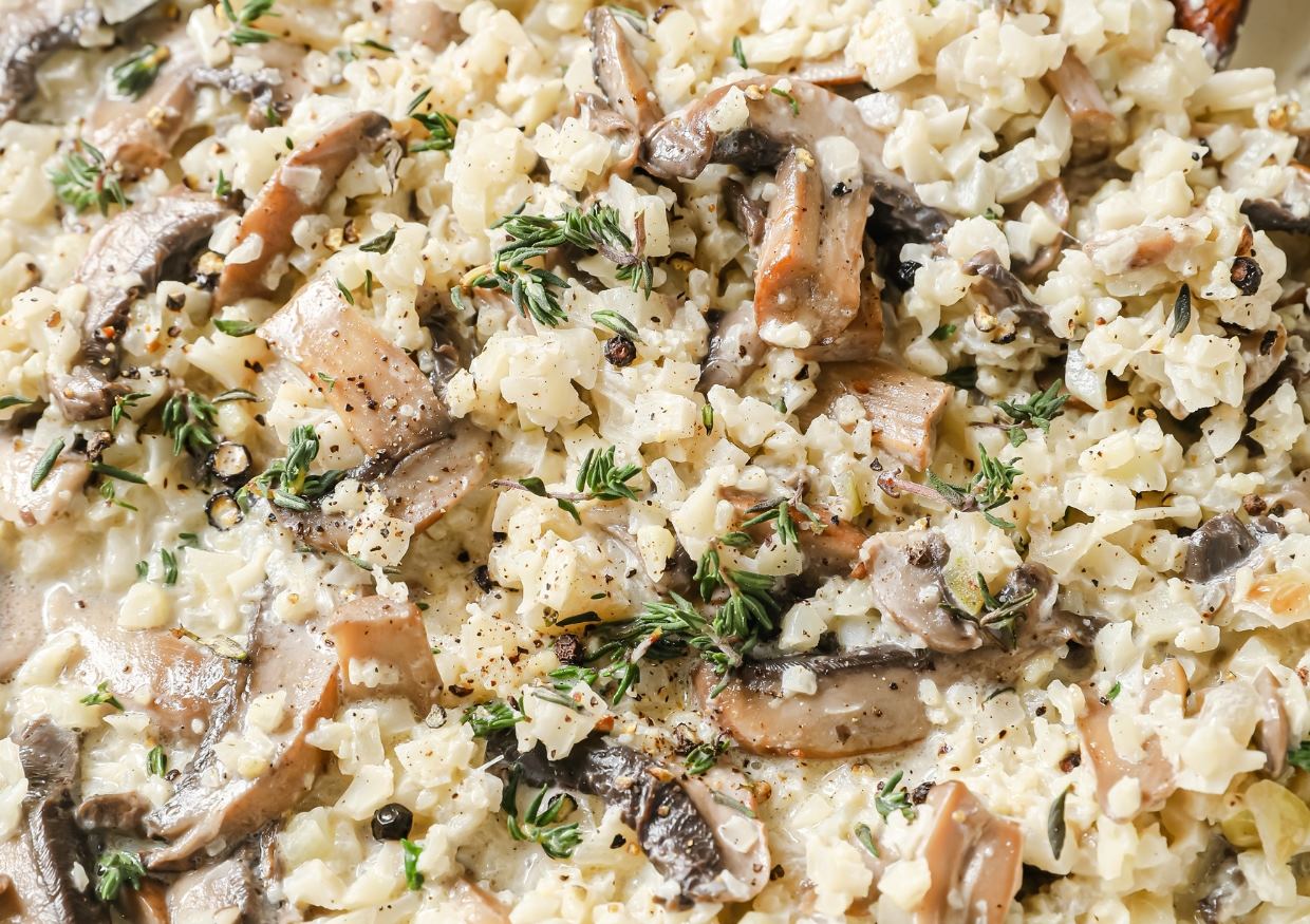 Cauliflower risotto in a pan.