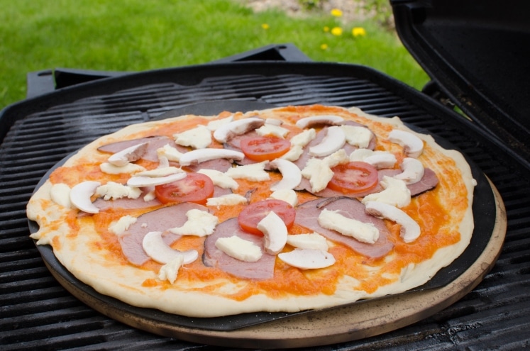 Pizza on a grill.