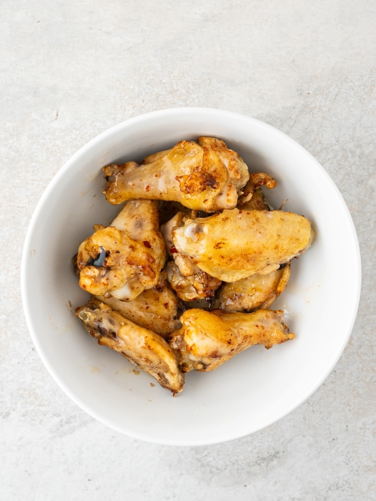 Coodked air fryer chicken wings.